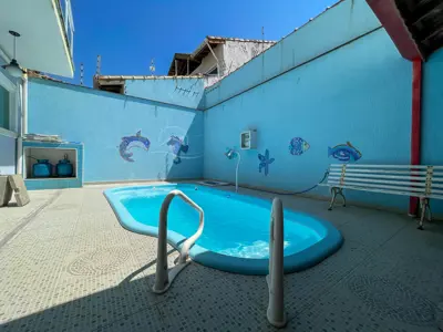 Casa - Sobrado com 4 quartos (sendo 4 suite(s)) a 500,00 metros praia.