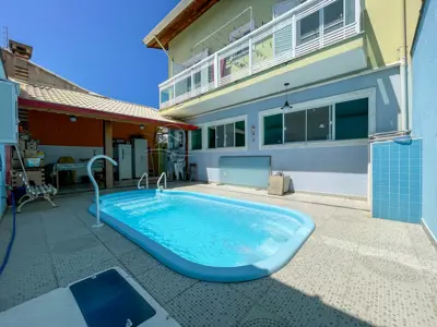 Casa - Sobrado com 4 quartos (sendo 4 suite(s)) a 500,00 metros praia.