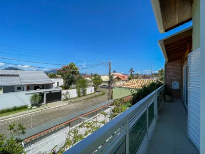 Casa - Sobrado com 4 quartos (sendo 4 suite(s)) a 500,00 metros praia.