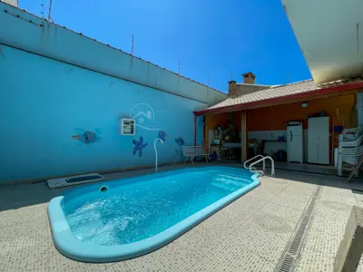 Casa - Sobrado com 4 quartos (sendo 4 suite(s)) a 500,00 metros praia.