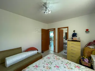 Casa - Sobrado com 4 quartos (sendo 4 suite(s)) a 500,00 metros praia.