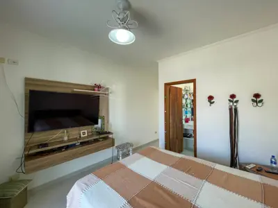 Casa - Sobrado com 4 quartos (sendo 4 suite(s)) a 500,00 metros praia.