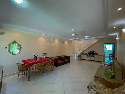 Casa - Sobrado com 4 quartos (sendo 4 suite(s)) a 500,00 metros praia.