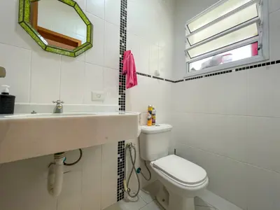 Casa - Sobrado com 4 quartos (sendo 4 suite(s)) a 500,00 metros praia.