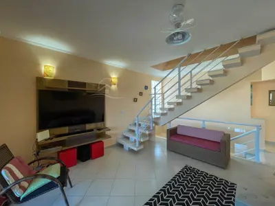 Casa - Sobrado com 4 quartos (sendo 4 suite(s)) a 500,00 metros praia.