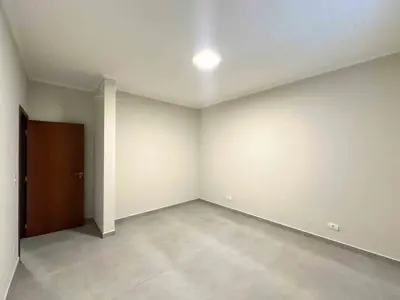 Casa - Térrea com 3 quartos (sendo 3 suite(s)) a 600,00 metros praia.