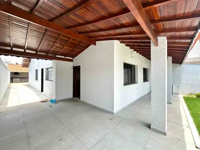 Casa - Térrea com 3 quartos (sendo 3 suite(s)) a 600,00 metros praia.