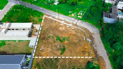 Terreno - Amplo com  dormitórios  a 1500,00 metros praia.