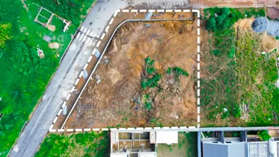 Terreno - Amplo com  dormitórios  a 1500,00 metros praia.