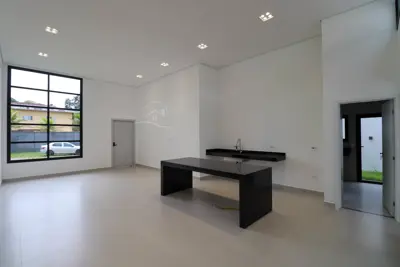 Casa - Térrea com 3 dormitórios (sendo 3 suite(s)) a 2000,00 metros praia.