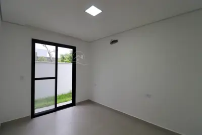 Casa - Térrea com 3 dormitórios (sendo 3 suite(s)) a 2000,00 metros praia.