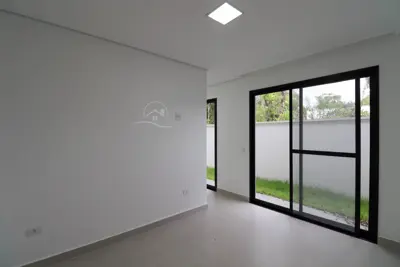 Casa - Térrea com 3 dormitórios (sendo 3 suite(s)) a 2000,00 metros praia.
