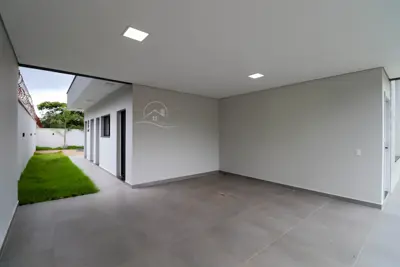 Casa - Térrea com 3 dormitórios (sendo 3 suite(s)) a 2000,00 metros praia.