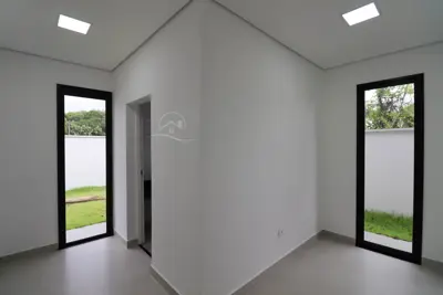 Casa - Térrea com 3 dormitórios (sendo 3 suite(s)) a 2000,00 metros praia.