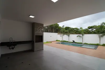 Casa - Térrea com 3 dormitórios (sendo 3 suite(s)) a 2000,00 metros praia.