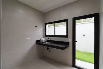 Casa - Térrea com 3 dormitórios (sendo 3 suite(s)) a 2000,00 metros praia.