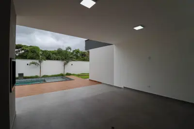 Casa - Térrea com 3 dormitórios (sendo 3 suite(s)) a 2000,00 metros praia.