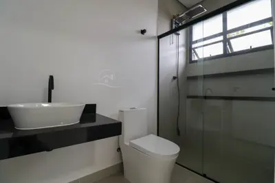 Casa - Térrea com 3 dormitórios (sendo 3 suite(s)) a 2000,00 metros praia.