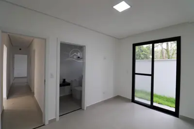 Casa - Térrea com 3 dormitórios (sendo 3 suite(s)) a 2000,00 metros praia.