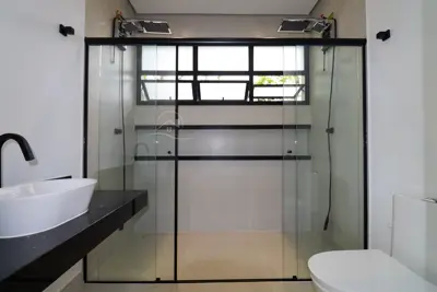 Casa - Térrea com 3 dormitórios (sendo 3 suite(s)) a 2000,00 metros praia.