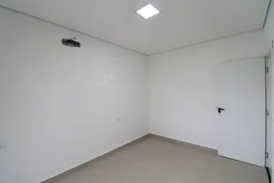 Casa - Térrea com 3 dormitórios (sendo 3 suite(s)) a 2000,00 metros praia.