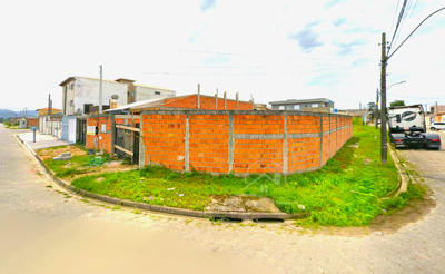 Terreno - Murado com  quartos  a 2,00 metros praia.