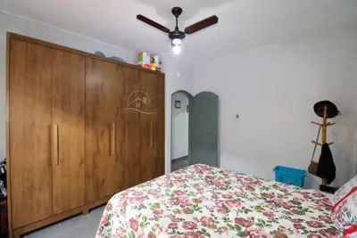 Casa - Térrea com Edícula com 2 dormitórios (sendo 0 suite(s)) a 700,00 metros praia.
