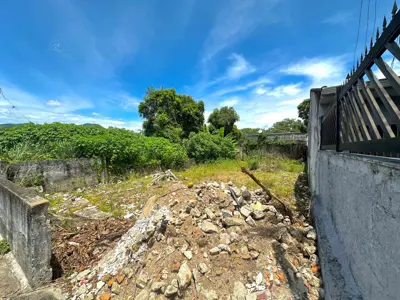 Terreno - Amplo com  quartos  a 950,00 metros praia.