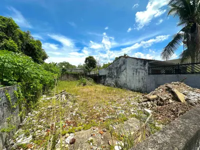 Terreno - Amplo com  quartos  a 950,00 metros praia.