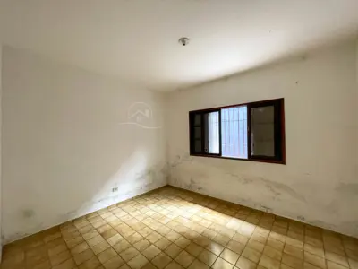 Casa - Térrea com Edícula com 3 dormitórios (sendo 1 suite(s)) a 1000,00 metros praia.
