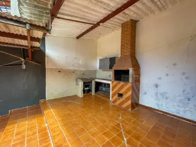 Casa - Térrea com Edícula com 3 dormitórios (sendo 1 suite(s)) a 1000,00 metros praia.