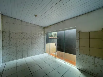 Casa - Térrea com Edícula com 3 dormitórios (sendo 1 suite(s)) a 1000,00 metros praia.