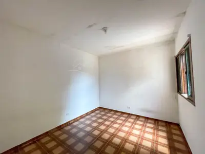 Casa - Térrea com Edícula com 3 dormitórios (sendo 1 suite(s)) a 1000,00 metros praia.