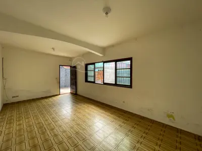 Casa - Térrea com Edícula com 3 dormitórios (sendo 1 suite(s)) a 1000,00 metros praia.
