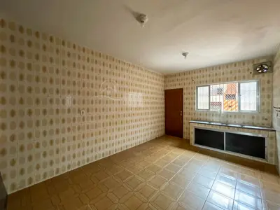Casa - Térrea com Edícula com 3 dormitórios (sendo 1 suite(s)) a 1000,00 metros praia.