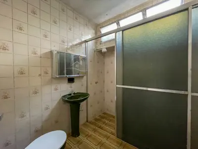 Casa - Térrea com Edícula com 3 dormitórios (sendo 1 suite(s)) a 1000,00 metros praia.