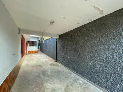 Casa - Térrea com Edícula com 3 dormitórios (sendo 1 suite(s)) a 1000,00 metros praia.