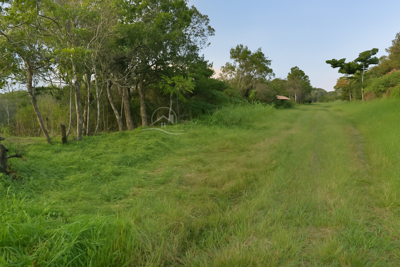 Terreno - Amplo com  quartos  a 1600,00 metros praia.