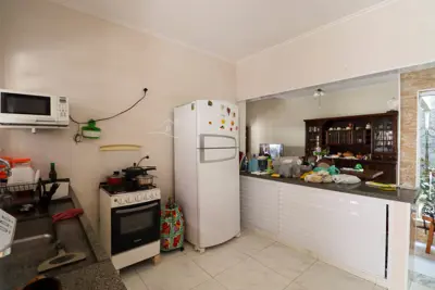 Casa - Sobrado com 3 quartos (sendo 2 suite(s)) a 500,00 metros praia.