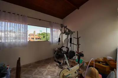 Casa - Sobrado com 3 quartos (sendo 2 suite(s)) a 500,00 metros praia.