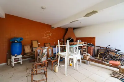 Casa - Sobrado com 3 quartos (sendo 2 suite(s)) a 500,00 metros praia.