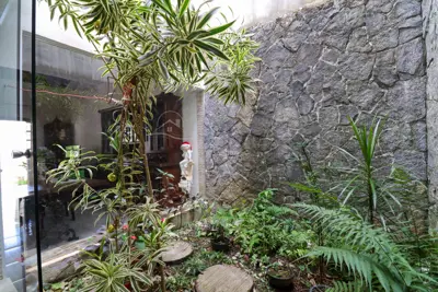 Casa - Sobrado com 3 quartos (sendo 2 suite(s)) a 500,00 metros praia.