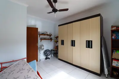 Casa - Sobrado com 3 quartos (sendo 2 suite(s)) a 500,00 metros praia.