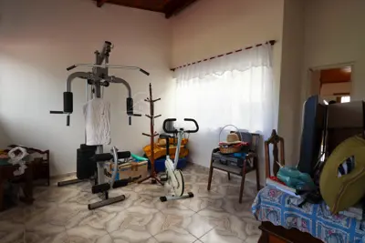 Casa - Sobrado com 3 quartos (sendo 2 suite(s)) a 500,00 metros praia.