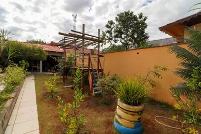 Casa - Sobrado com 3 quartos (sendo 2 suite(s)) a 500,00 metros praia.