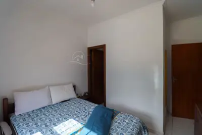 Casa - Sobrado com 3 quartos (sendo 2 suite(s)) a 500,00 metros praia.