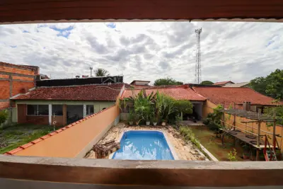 Casa - Sobrado com 3 quartos (sendo 2 suite(s)) a 500,00 metros praia.