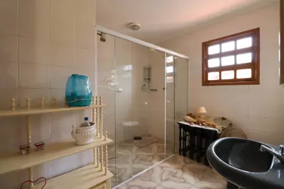 Casa - Sobrado com 3 quartos (sendo 2 suite(s)) a 500,00 metros praia.
