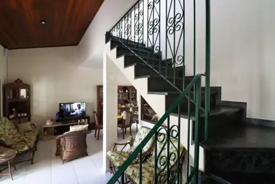 Casa - Sobrado com 3 quartos (sendo 2 suite(s)) a 500,00 metros praia.