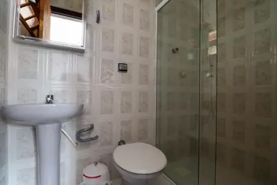 Casa - Sobrado com 3 quartos (sendo 2 suite(s)) a 500,00 metros praia.
